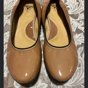 Fluevog NEW flats Amie. Size 9,5. Fits between 9 and 9,5. Can be worn like 9.